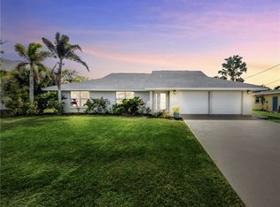 1106 Lorraine Ct, Cape Coral, FL 33904