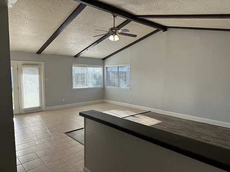 2109 Cedarcrest Dr — Photo 4