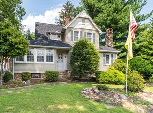 191 W Crooked Hill Rd, Pearl River, NY 10965