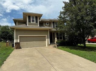212 W Cottonwood Dr, Raymore, MO 64083