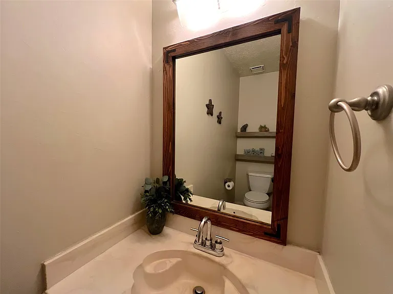 9510 Strawgrass Dr — Photo 9