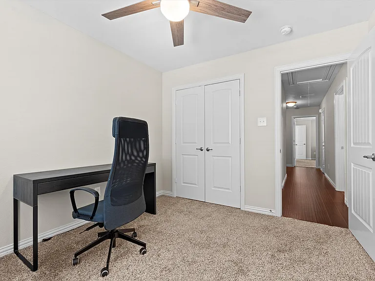 6900 Carrington Ln — Photo 12