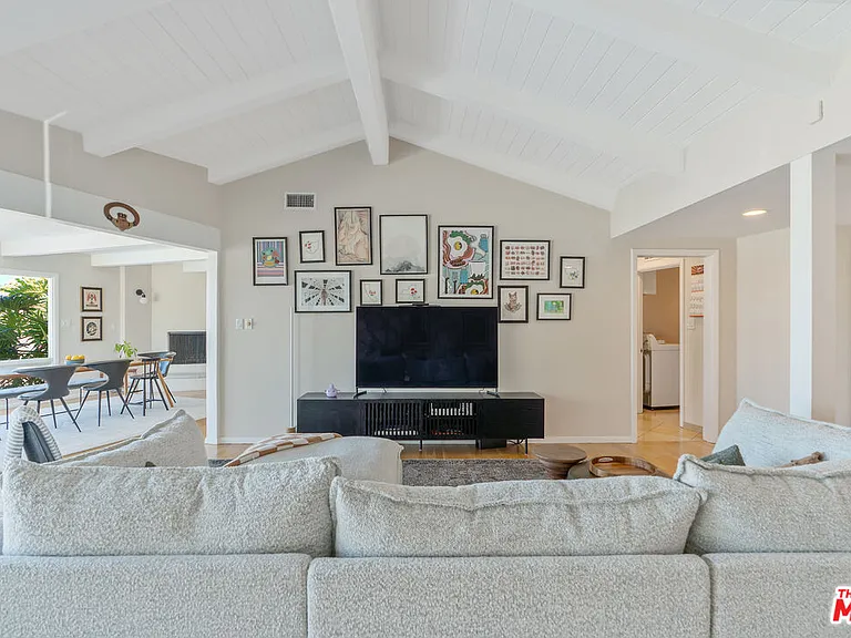 4246 S Cloverdale Ave — Photo 6