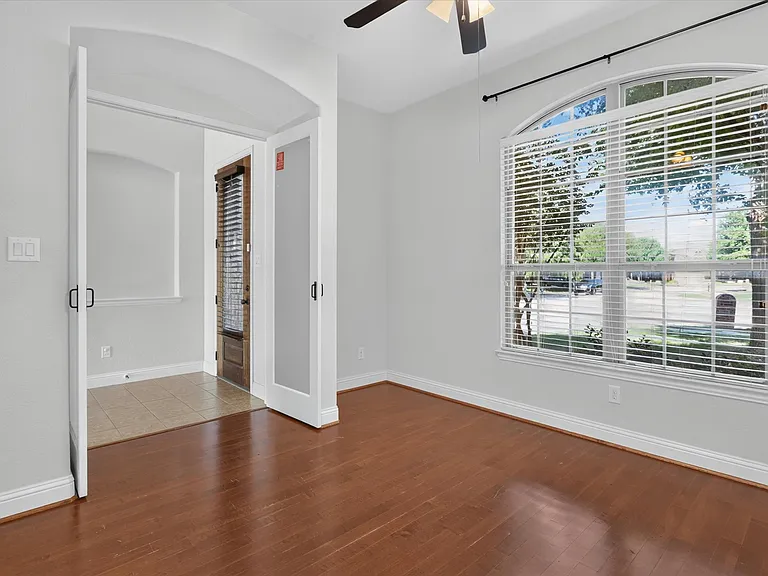 4635 Saginaw Ct — Photo 5