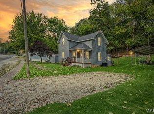 359 N Market St, Grafton, IL 62037
