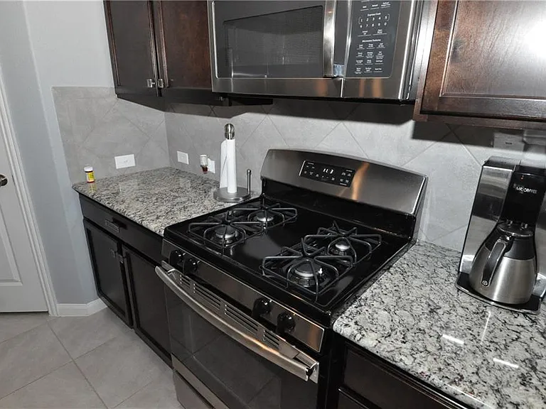 13911 Madrigal Ln — Photo 10