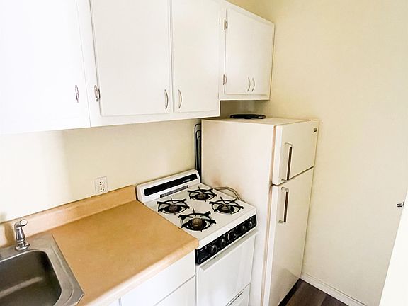 3rd image of 3500 Elm St #4