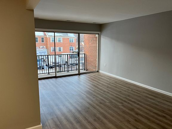 5th image of 804 College Pkwy #204