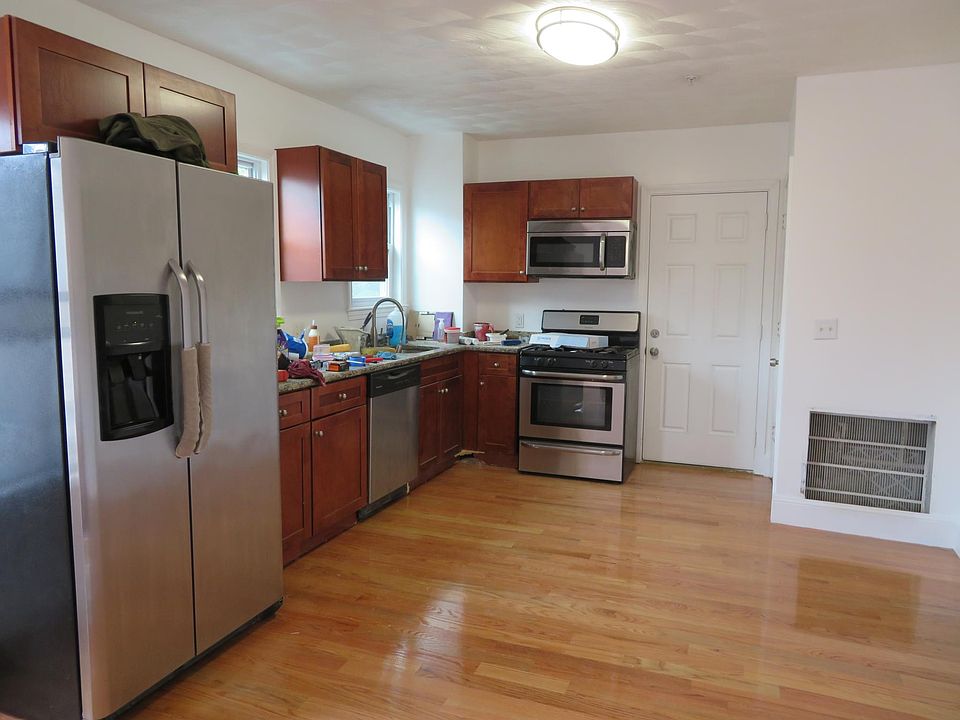 1st image of 543 Essex St