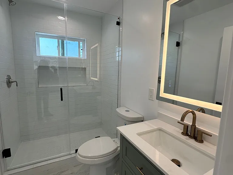 1611 E Glenoaks Blvd #1/5 — Photo 10