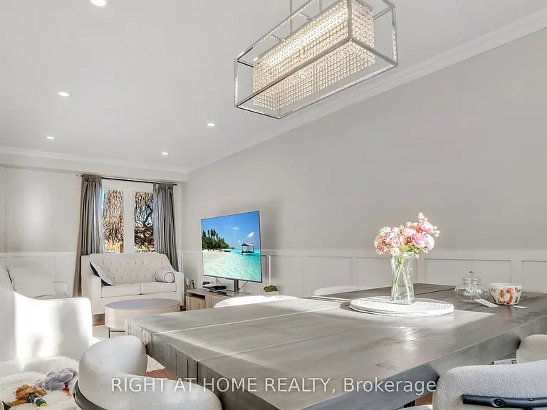 27 Melborne Ct — Photo 7
