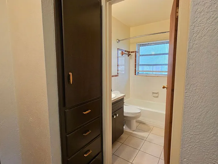 702 Emery — Photo 10