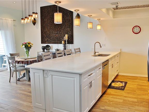 3rd image of 19727 Gulf Blvd Unit 208