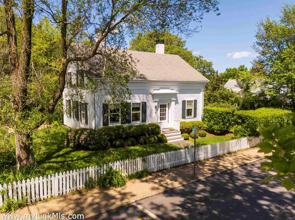 27 Spring St, Tisbury, MA 02568