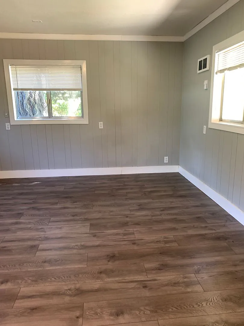 4260-1t - 7015 Rogue River Hwy — Photo 2