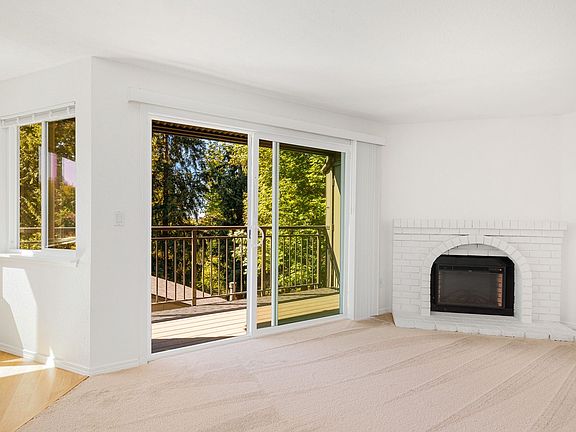 5th image of 12719 NE 116th St APT E201