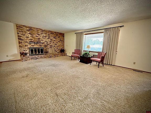 3rd image of 604 N Cardinal Dr