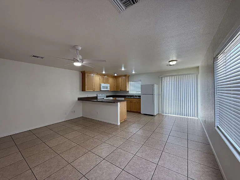 384 Anna Cir #A — Photo 6