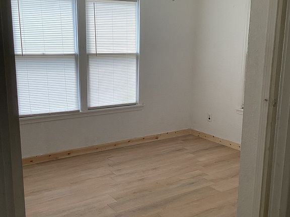 3rd image of 1339 Woodlawn Dr