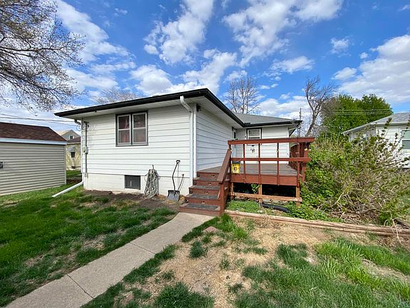 3rd image of 433 2nd Ave NE