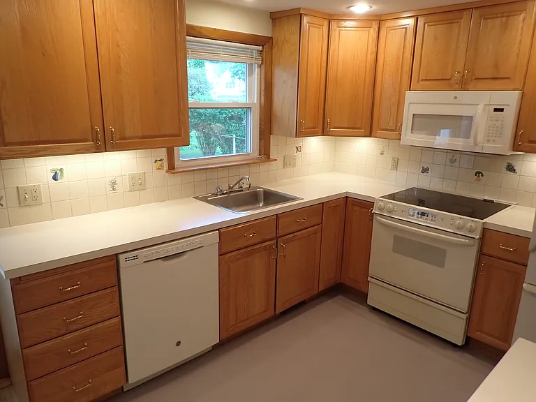 131 Jarvis Cir — Photo 3