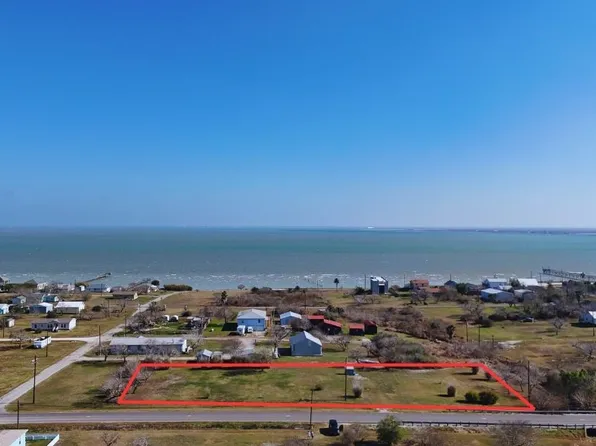 628 3rd St, Bayside, TX 78340