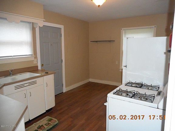 5th image of 1226 Lake St