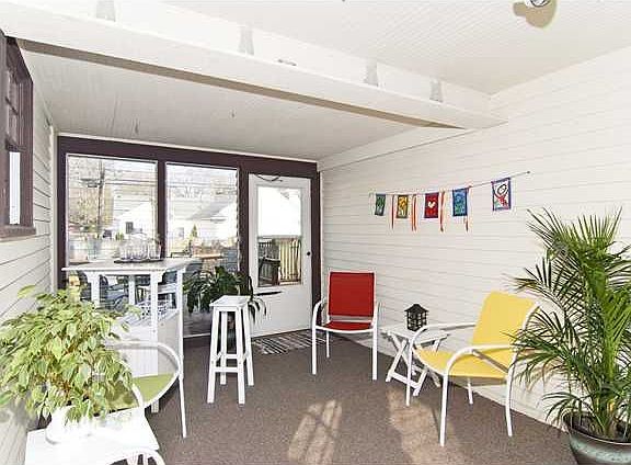 2nd image of 5815 Rosslyn Ave