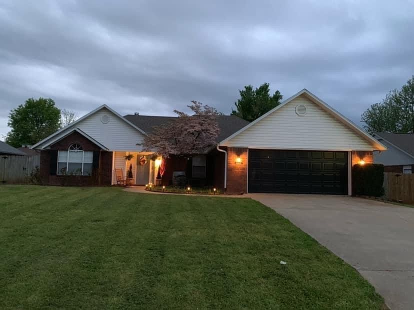 1st image of 120 Bluff Dr