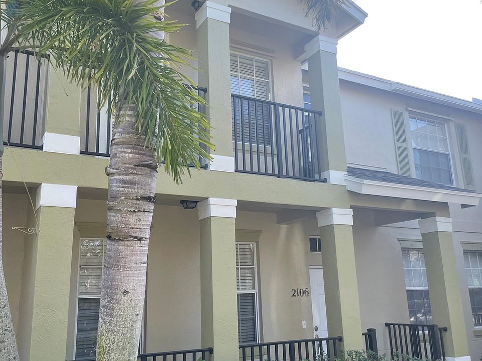 1st image of 2106 SE Grand Dr