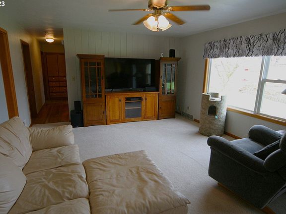 5th image of 766 Meadowlawn Dr SE