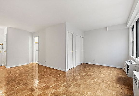 5th image of 200 E 15th St APT 4O