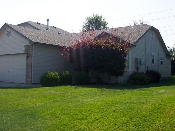 4th image of 3210 N Mitchell St
