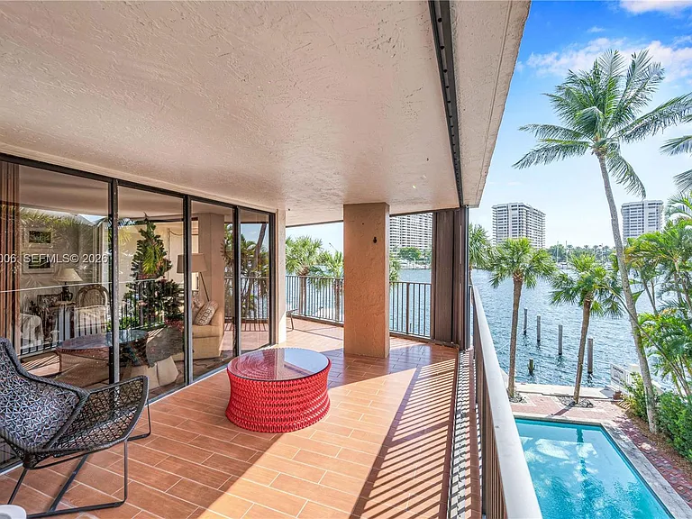 1700 S Bayshore Ln #3B — Photo 10