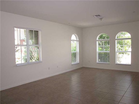 3rd image of 1033 NE 17th Way #1606