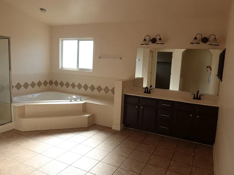 943 Via Descanso Dr — Photo 15