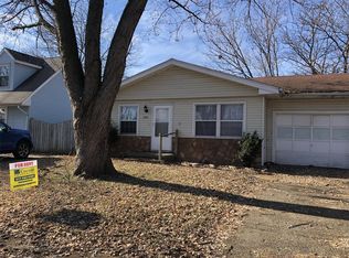 1955 Stonehenge Rd, Springfield, IL 62702