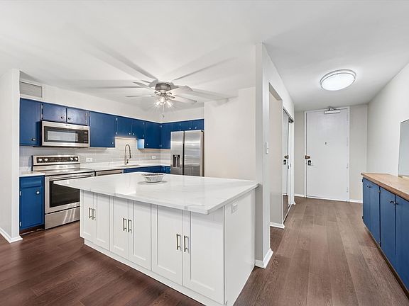 3rd image of 6147 N Sheridan Rd APT 11A