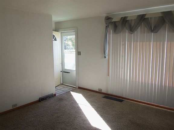 3rd image of 924 S Gladstone Ave