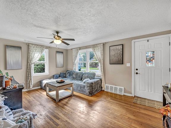 5th image of 107 Forest Blvd