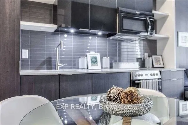 6 Parkwood Ave #201 — Photo 12