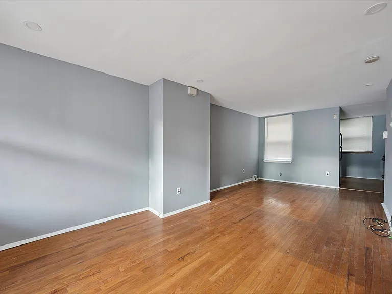 1320 S Newkirk St — Photo 23