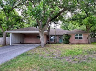 725 S Market St, Flatonia, TX 78941