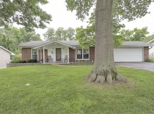 2932 Crossgate Rd, Saint Louis, MO 63129