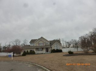 17 Sander Ct, Middle Island, NY 11953