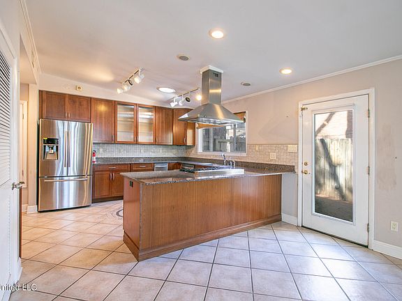 5th image of 314 Eastview Dr