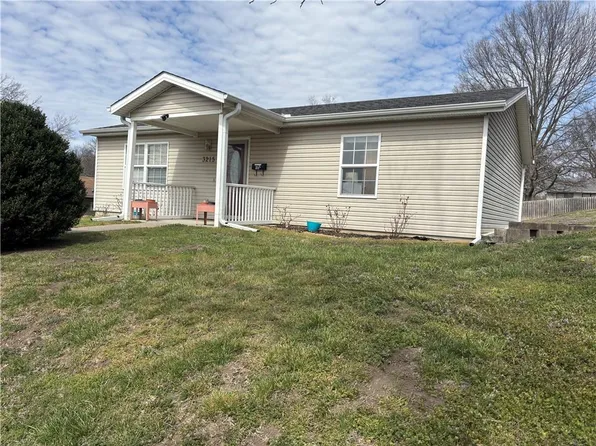 3215 Locust St, Saint Joseph, MO 64501