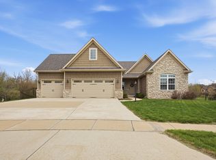 1204 Ashford Ct, Mahomet, IL 61853