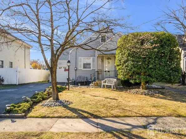 421 Fairview Ave, Middlesex, NJ 08846