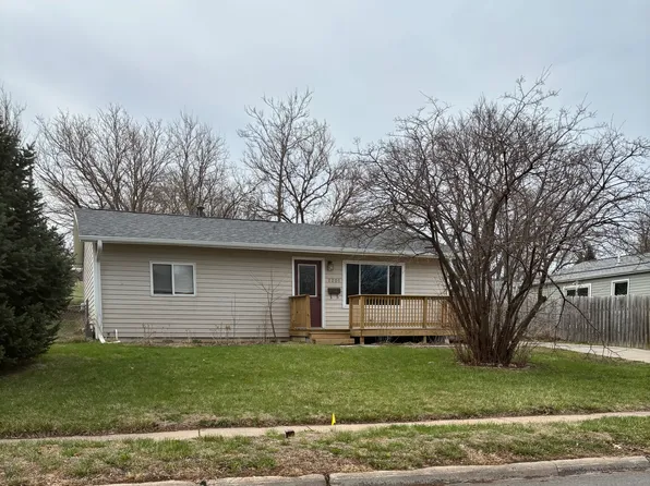 7201 Valley Rd, La Vista, NE 68128